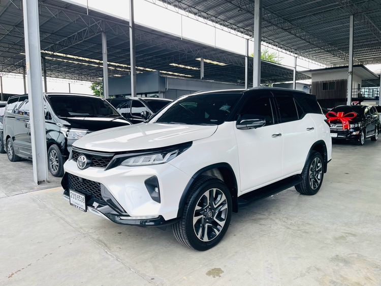 Toyota Fortuner 2021 2.4 Legender Black Top Utility-car ดีเซล ไม่ติดแก๊ส เกียร์อัตโนมัติ ขาว