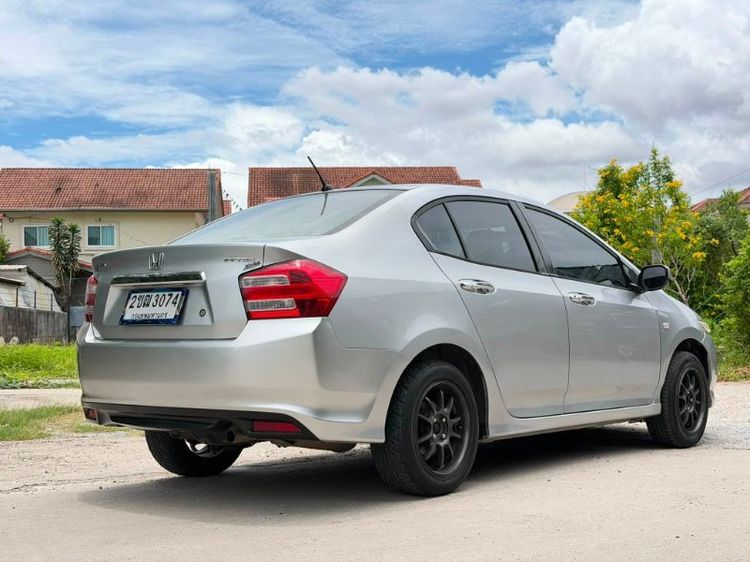 Honda City 2013 1.5 V i-VTEC Sedan เบนซิน ไม่ติดแก๊ส เกียร์อัตโนมัติ บรอนซ์เงิน