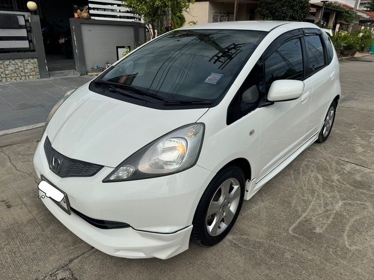 Honda Jazz 2011 1.5 V i-VTEC Sedan เบนซิน เกียร์อัตโนมัติ ขาว