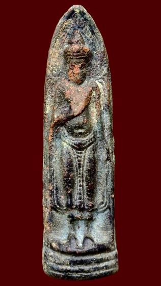 พระร่วงหลังร่างปืน พิมใหญฐานสูง กรุวัดพระศรีรัตนมหาธาตุราชวรวิหาร หรือวัดพระปรางค์ ศรีสัชนาลัย สุโขทัย เนื้อชินตะกั่วสนิมแดง