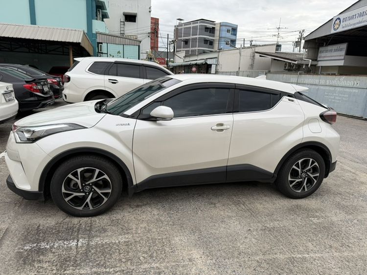Toyota C-HR 2018 1.8 Hybrid Mid Sedan ไฮบริด เกียร์อัตโนมัติ ขาว