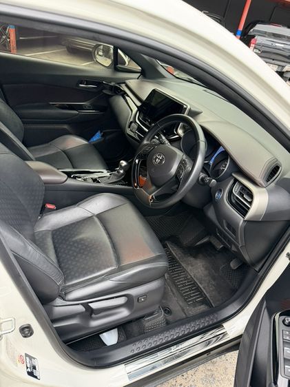 Toyota C-HR 2018 1.8 Hybrid Mid Sedan ไฮบริด เกียร์อัตโนมัติ ขาว รูปที่ 3