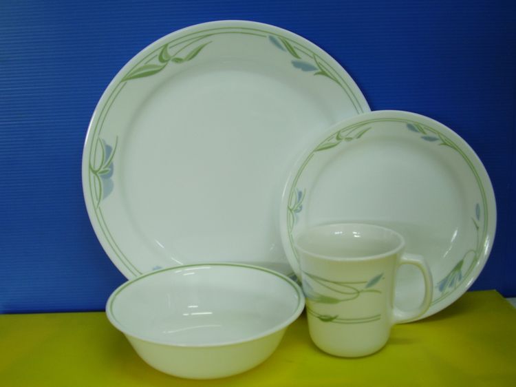 อุปกรณ์ในครัวอื่นๆ ชุดจานชามถ้วยคอเรล CORELLE 4 ชิ้น ลาย Blue Wreath ของใหม่และแท้จากสหรัฐ