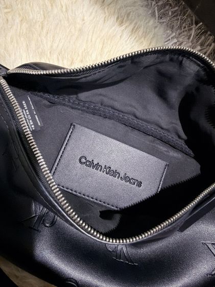 กระเป๋าคาดอก CK Calvin klein Monogram แท้ รูปที่ 7