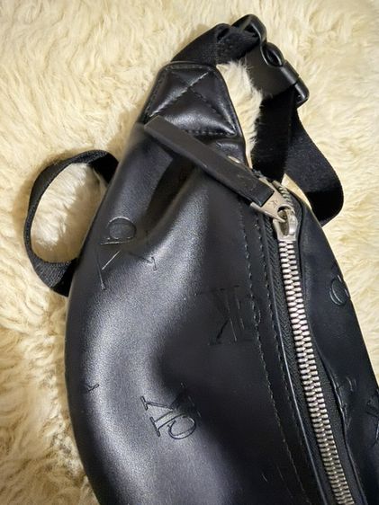 กระเป๋าคาดอก CK Calvin klein Monogram แท้ รูปที่ 3
