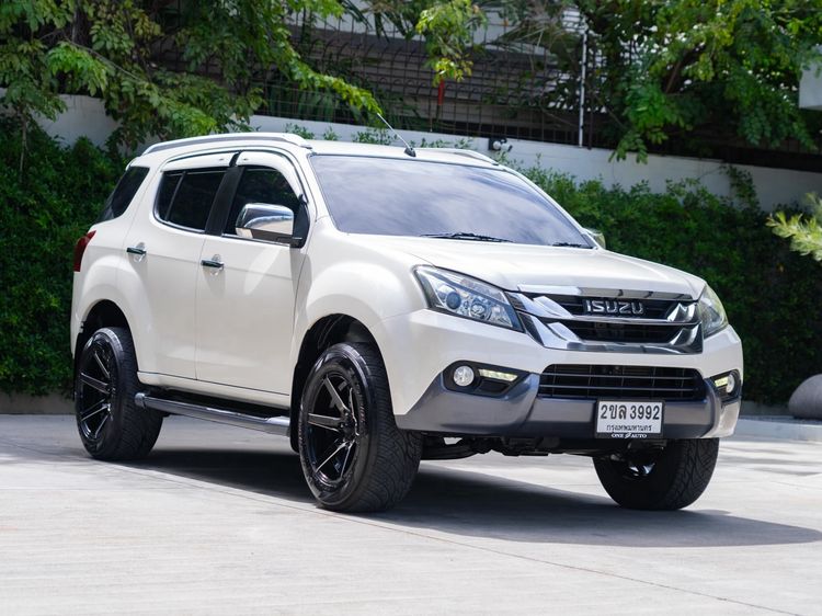 รถ Isuzu MU-X 2.5 DVD สี ขาว