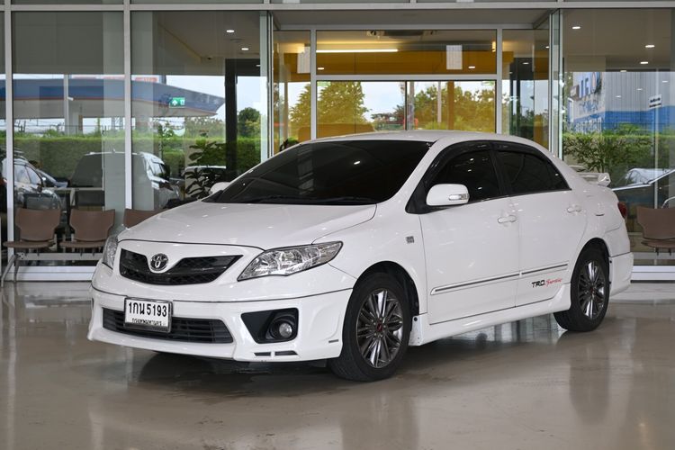 รถ Toyota Altis 1.8 TRD Sportivo สี ขาว