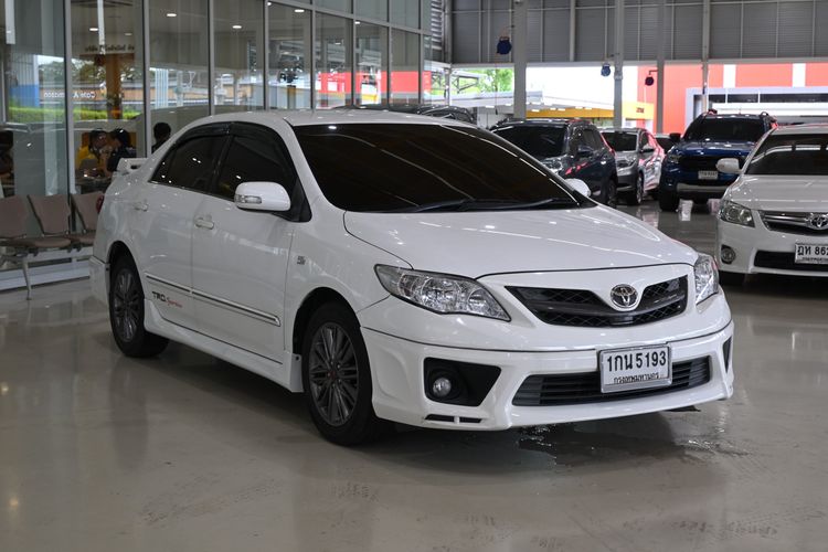 รถ Toyota Altis 1.8 TRD Sportivo สี ขาว