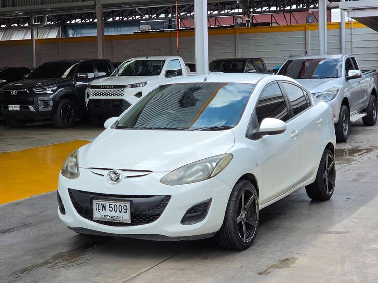 รถ Mazda Mazda 2 1.5 Elegance Groove สี ขาว