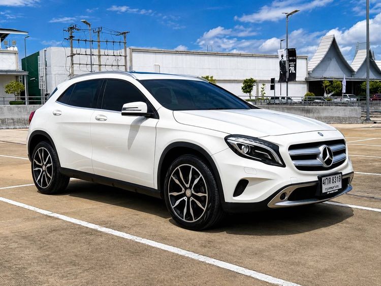 รถ Mercedes-Benz GLA-Class GLA200 สี ขาว