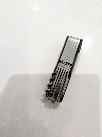ขาย มีดพกอเนกประสงค์ 11 ใน 1 (11-in-1 Multi-Tool) ด้ามจับสีดำที่สกรีนโลโก้แบรนด์ McJeans รูปที่ 2