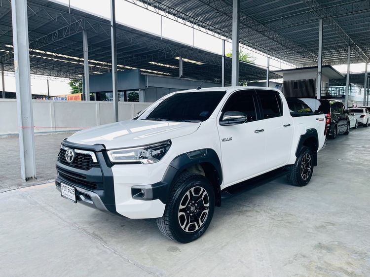รถ Toyota Hilux Revo Double Cab 2.4 Mid Prerunner สี ขาว