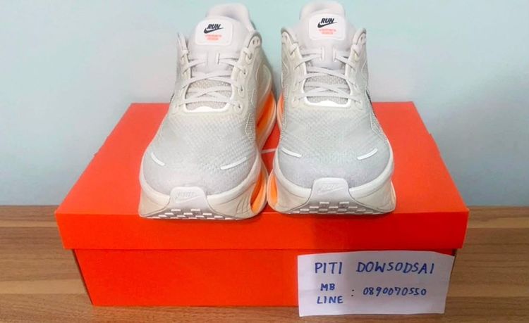 รองเท้าผ้าใบ UK 9.5 | EU 44 | US 10 🟠⚪️ Nike Vomero Premium Proto ⚪️🟠