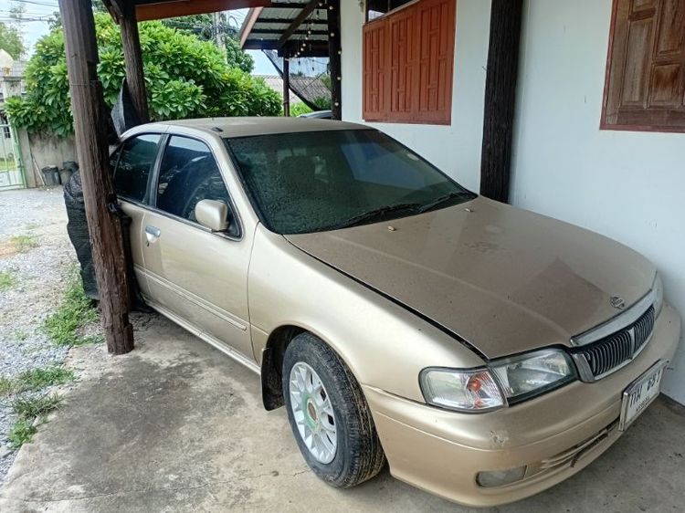 รถ Nissan รุ่นอื่นๆ รุ่นย่อยอื่นๆ สี บรอนซ์ทอง