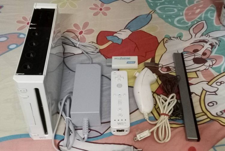 Nintendo Nintendo Wii เครื่องเกมส์นินเทนโด เชื่อมต่อไร้สายได้ เครื่อง wii + 24เกม