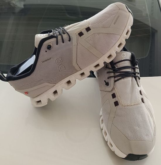 ขาย On Cloud 5 Waterproof ของแท้ 100% size 42.5/270cm สภาพสวย