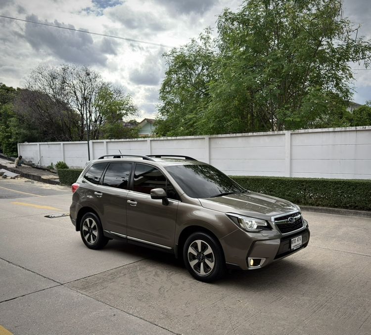 รถ Subaru Forester 2.0 i-P สี เทา
