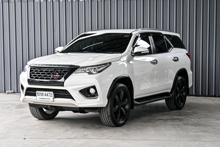 Toyota Fortuner 2016 2.8 V TRD Sportivo 4WD Utility-car ดีเซล ไม่ติดแก๊ส เกียร์อัตโนมัติ ขาว