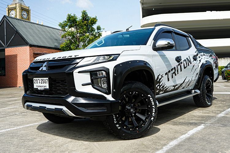 รถ Mitsubishi Triton 2.4 GT Plus สี ขาว