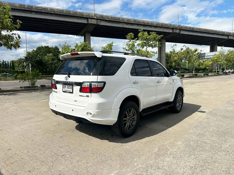 Toyota Fortuner 2010 3.0 V Utility-car ดีเซล ไม่ติดแก๊ส เกียร์อัตโนมัติ ขาว รูปที่ 4