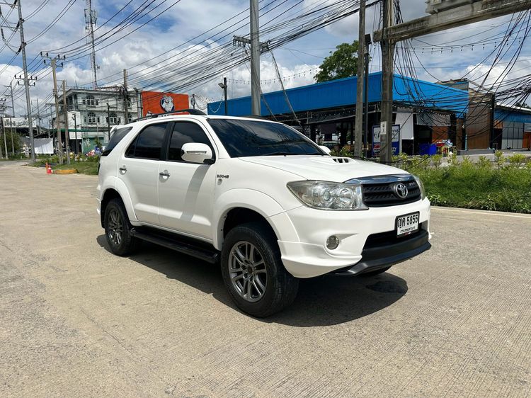 Toyota Fortuner 2010 3.0 V Utility-car ดีเซล ไม่ติดแก๊ส เกียร์อัตโนมัติ ขาว