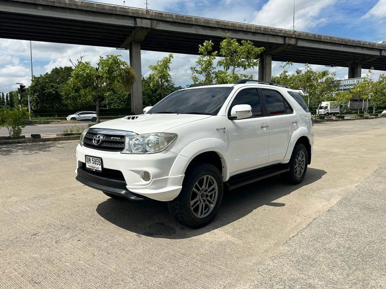 Toyota Fortuner 2010 3.0 V Utility-car ดีเซล ไม่ติดแก๊ส เกียร์อัตโนมัติ ขาว รูปที่ 2