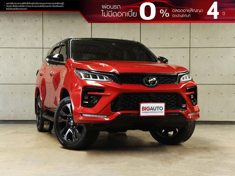 รถ Toyota Fortuner 2.8 GR Sport Black Top 4WD สี แดง