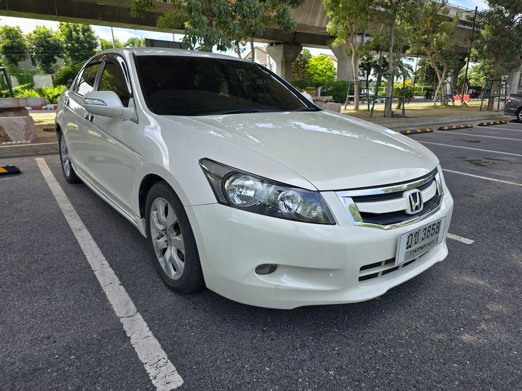 รถ Honda Accord 2.4 EL สี ขาว