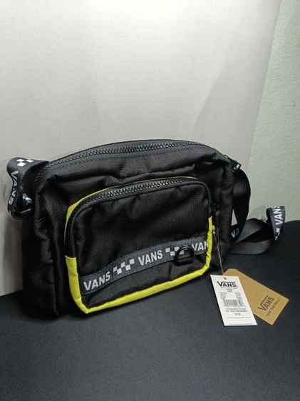กระเป๋า crossbody แบรนด์ V-A-N-S รุ่น VIP สีกราฟิตี้ตัดเหลืองสะท้อนแสง