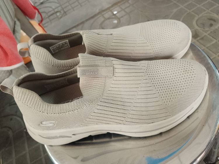 รองเท้า Skechers รุ่น Go walk Arch fit 2.0 สีเบจ รูปที่ 2