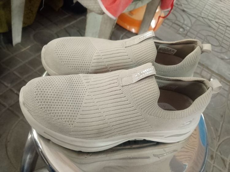 รองเท้า Skechers รุ่น Go walk Arch fit 2.0 สีเบจ