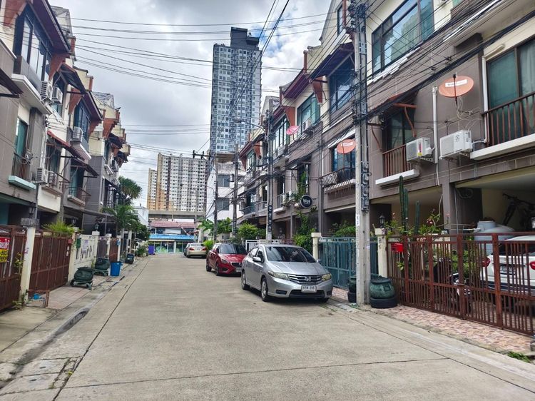 ทาวน์เฮ้าส์ 3 ชั้น หมู่บ้านเปี่ยมสุข รัตนาธิเบศร์ 17