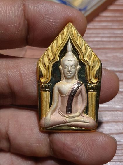 เหรียญพระขุนแผนกุมารทองหลวงพ่อพูล วัดไผ่ล้อม นครปฐมปี 48 เนื้อสามกษัตริย์สภาพสวยไม่ผ่านการใช้พร้อมกล่องเดิมรับประกันพระแท้ดูง่าย รูปที่ 3