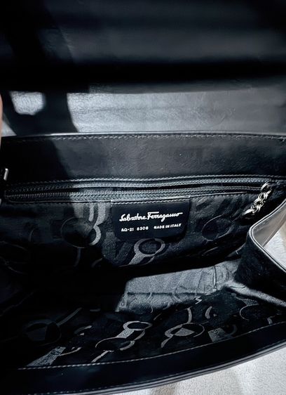 Salvatore Ferragamo เฟอร์รากาโม กระเป๋าสะพาย รูปที่ 6