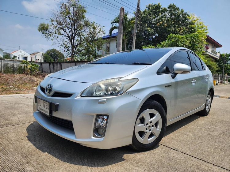 รถ Toyota Prius 1.8 Top Option สี บรอนซ์เงิน