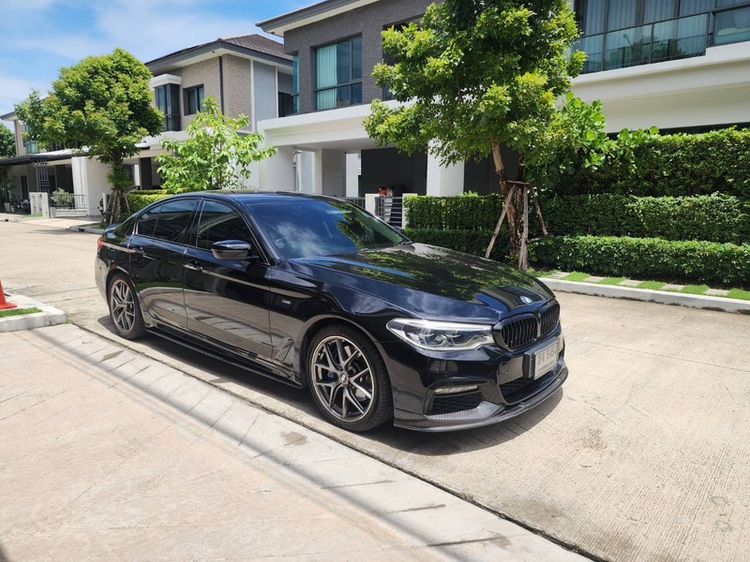 รถ BMW Series 5 520d สี ดำ