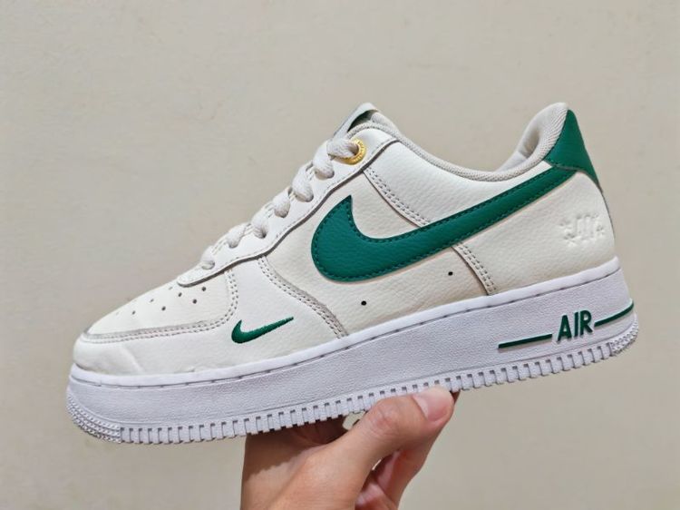 รองเท้าผ้าใบ หนังแท้ UK 6.5 | EU 40 | US 7 ขาว Nike Air Force 1 Low '07 LV8 40th Anniversary"Sail Malachite" 7us / 40 / 25cm ของแท้💯