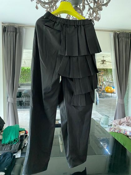 ชาแนล กางเกง(ติดจองค่ะ)ทรงสวยมาก สภาพใหม่เอี่ยม