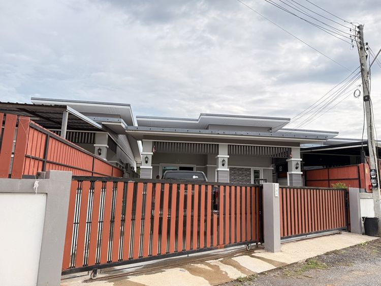 บ้านสไตล์โมเดิร์น ใกล้ทางขึ้นลง m81 2 กิโล 3 ห้องนอน 2 ห้องน้ำ ต.ปากแรก อ.เมือง จ.กาญจนบุรี