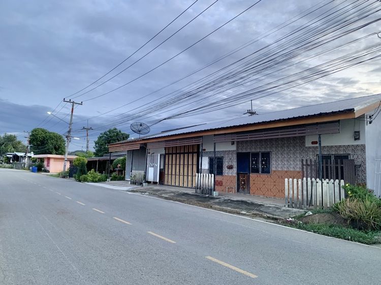 ห้องแถว 2 ห้องทำเลค้าขาย ใกล้สะพานข้ามแม่น้ำแคว อบจ.กาญจน์ ขาย 2 ห้องรวม หรือแบ่งได้