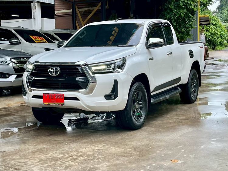 รถ Toyota Hilux Revo 2.4 Prerunner Mid สี ขาว