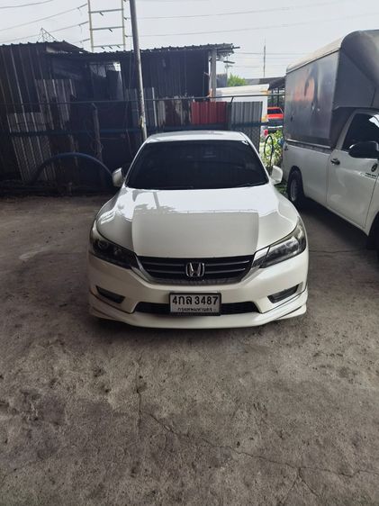 รถ Honda Accord 2.0 EL สี ขาว