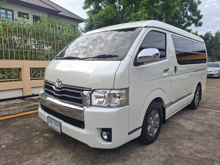 รถ Toyota Ventury 3.0 G สี ขาว