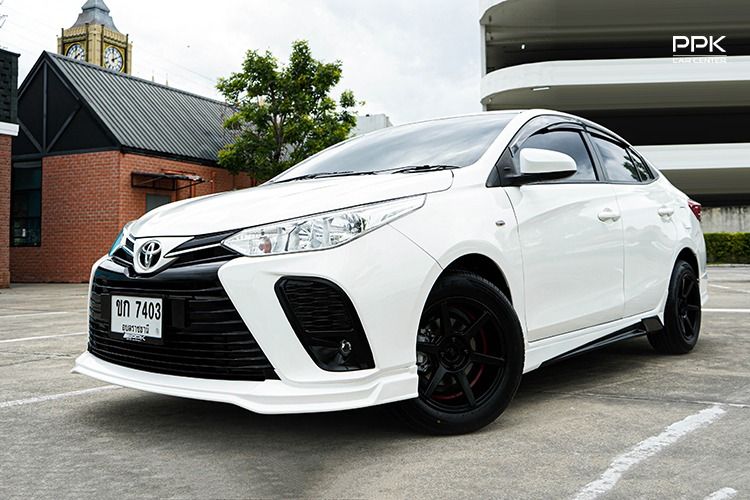 รถ Toyota Yaris ATIV 1.2 Entry สี ขาว