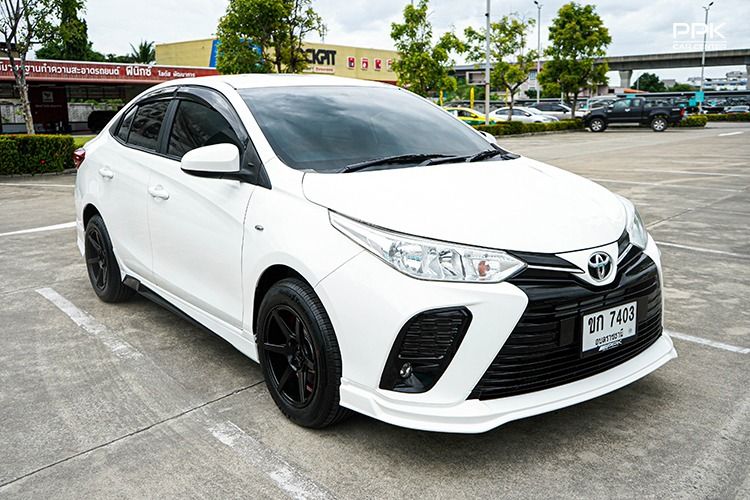 Toyota Yaris ATIV 2021 1.2 Entry Sedan เบนซิน ไม่ติดแก๊ส เกียร์อัตโนมัติ ขาว รูปที่ 3