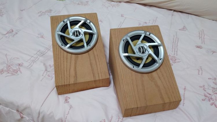 ลำโพงแยกชิ้น และซับวูฟเฟอร์ ลำโพง 2 ทาง 5 นิ้ว สามารถต่อเป็น atmos ได้