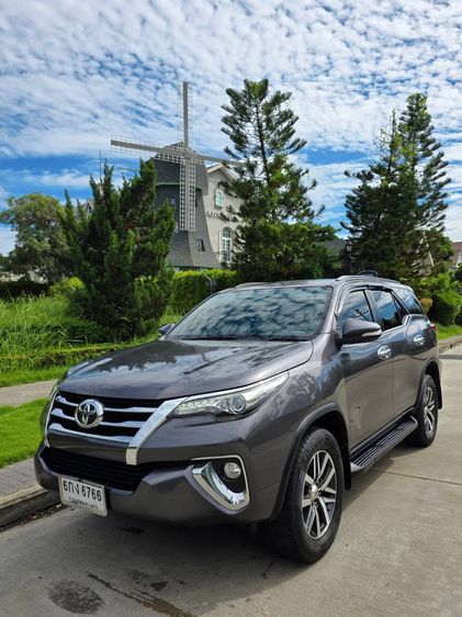 รถ Toyota Fortuner 2.8 V สี เทา