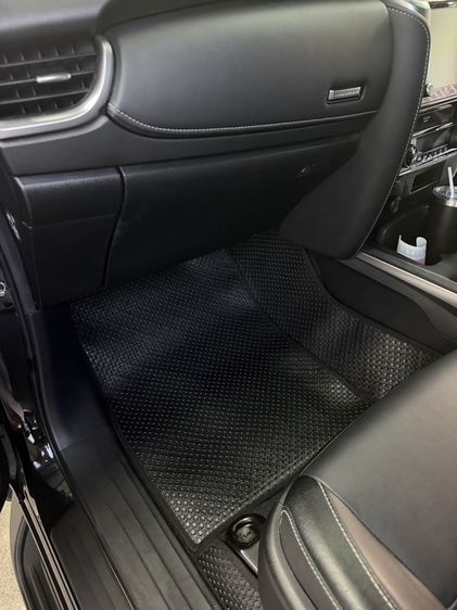 Toyota Fortuner 2022 2.4 Leader V Utility-car ดีเซล เกียร์อัตโนมัติ ดำ รูปที่ 4