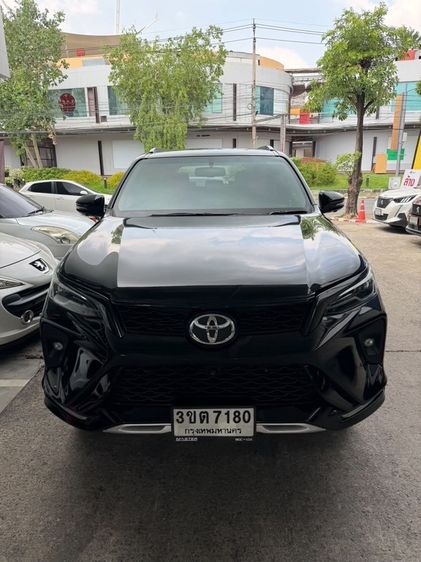 Toyota Fortuner 2022 2.4 Leader V Utility-car ดีเซล เกียร์อัตโนมัติ ดำ รูปที่ 3