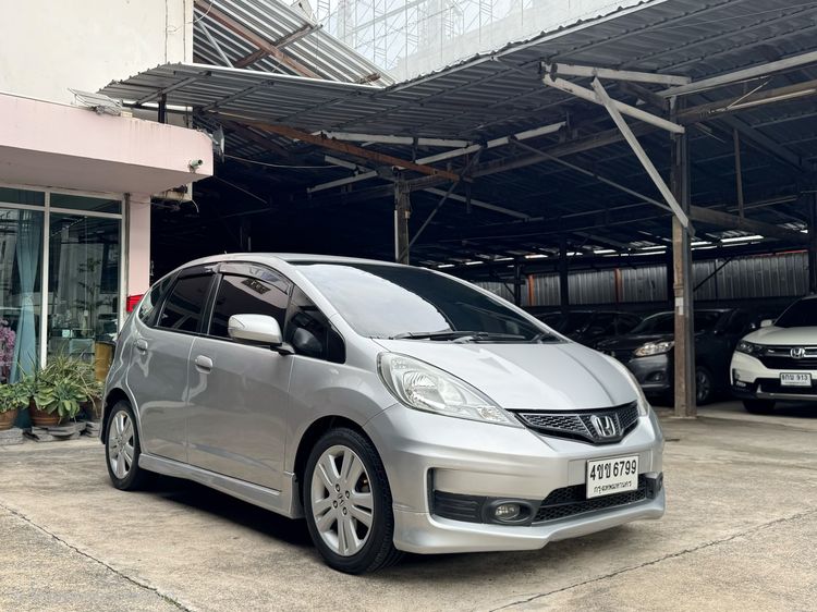 รถ Honda Jazz 1.5 SV i-VTEC สี บรอนซ์เงิน